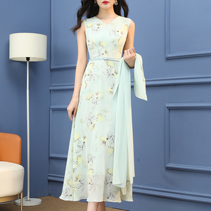 首尚格释印花雪纺连衣裙夏款2026年新款气质时尚妈妈收腰绿色裙子