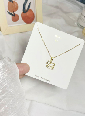 金色小木马轻奢小众秋冬项链女