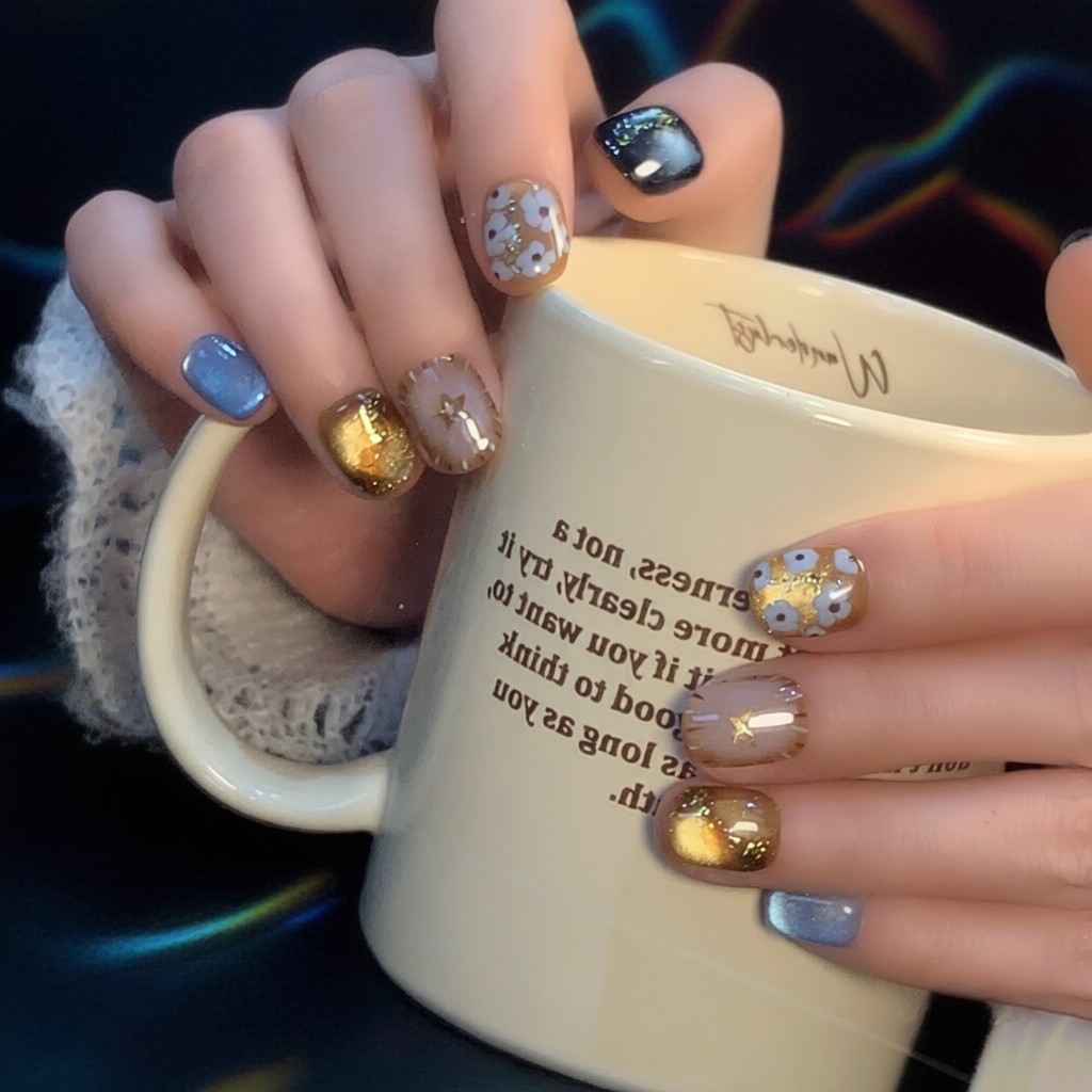 金箔琥珀晕染美甲高级穿戴甲秋冬定制气质小花星星亮片日常通勤甲,彩妆/香水/美妆工具,穿戴甲/甲片,淘宝优惠券,粉丝福利购,淘宝优惠卷