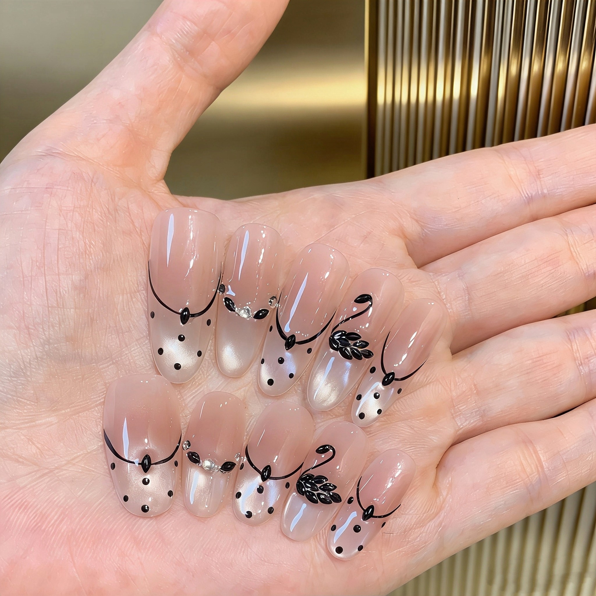 黑色锆石手工拼钻黑天鹅手绘波点裸粉腮红玻璃珠猫眼穿戴甲轻奢风,彩妆/香水/美妆工具,穿戴甲/甲片,淘宝优惠券,粉丝福利购,淘宝优惠卷