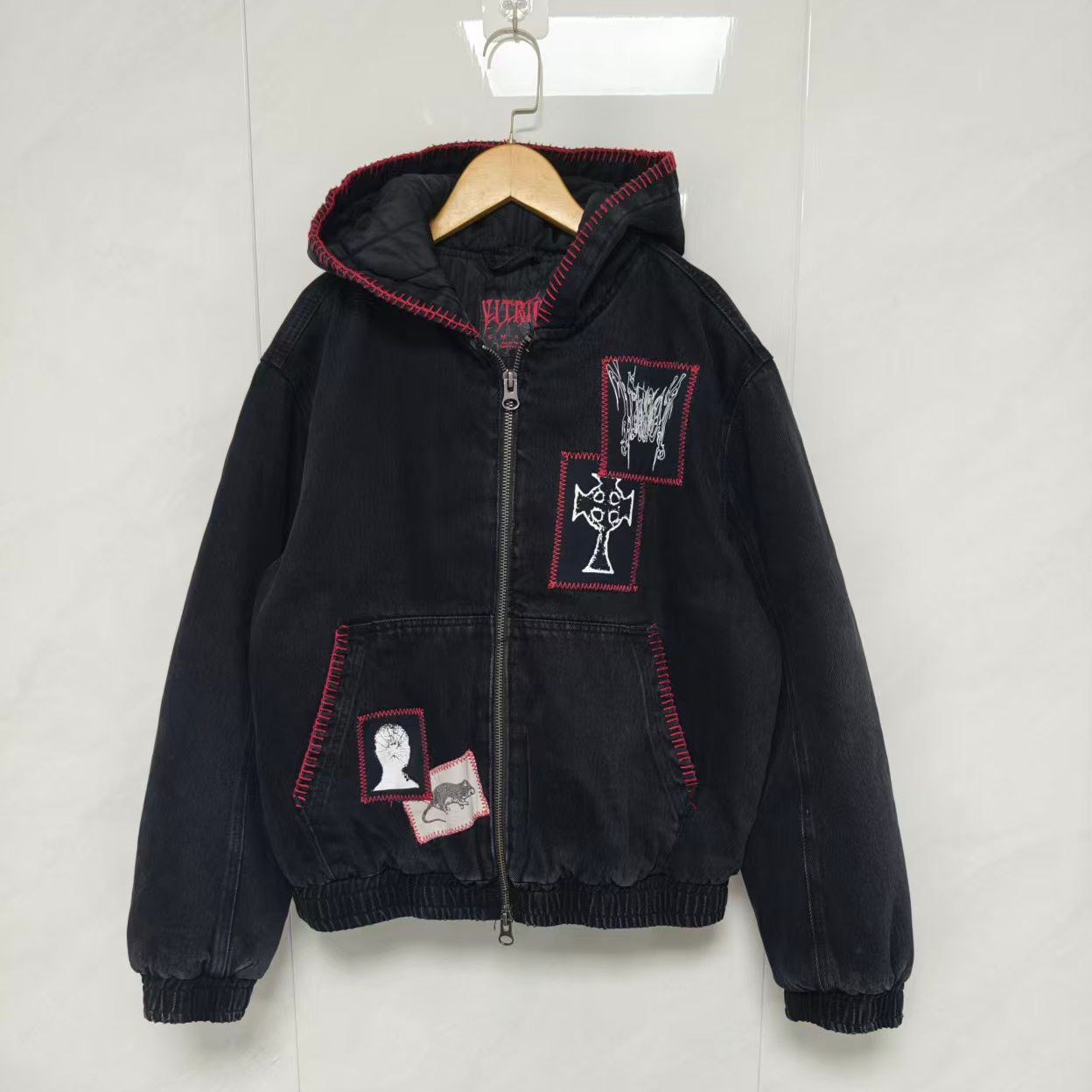 嘻哈黑色男士连帽刺绣棉服