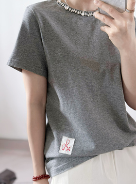 重工镶钻领口灰色短袖精致钉珠水钻领口短袖磨破边精梳棉T恤2024