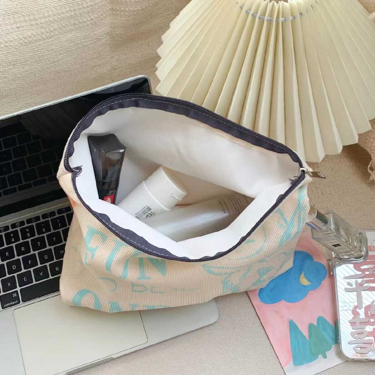 大容量柔软灯芯绒史迪仔化妆包