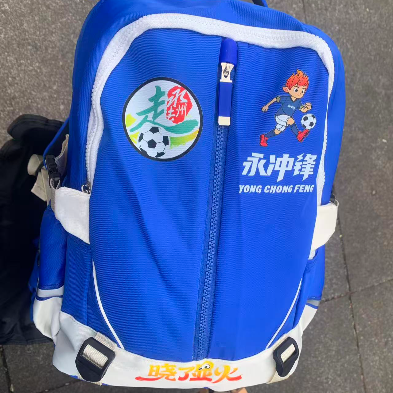 永冲锋足球书包小学生双肩包男女蓝色轻便户外运动背包