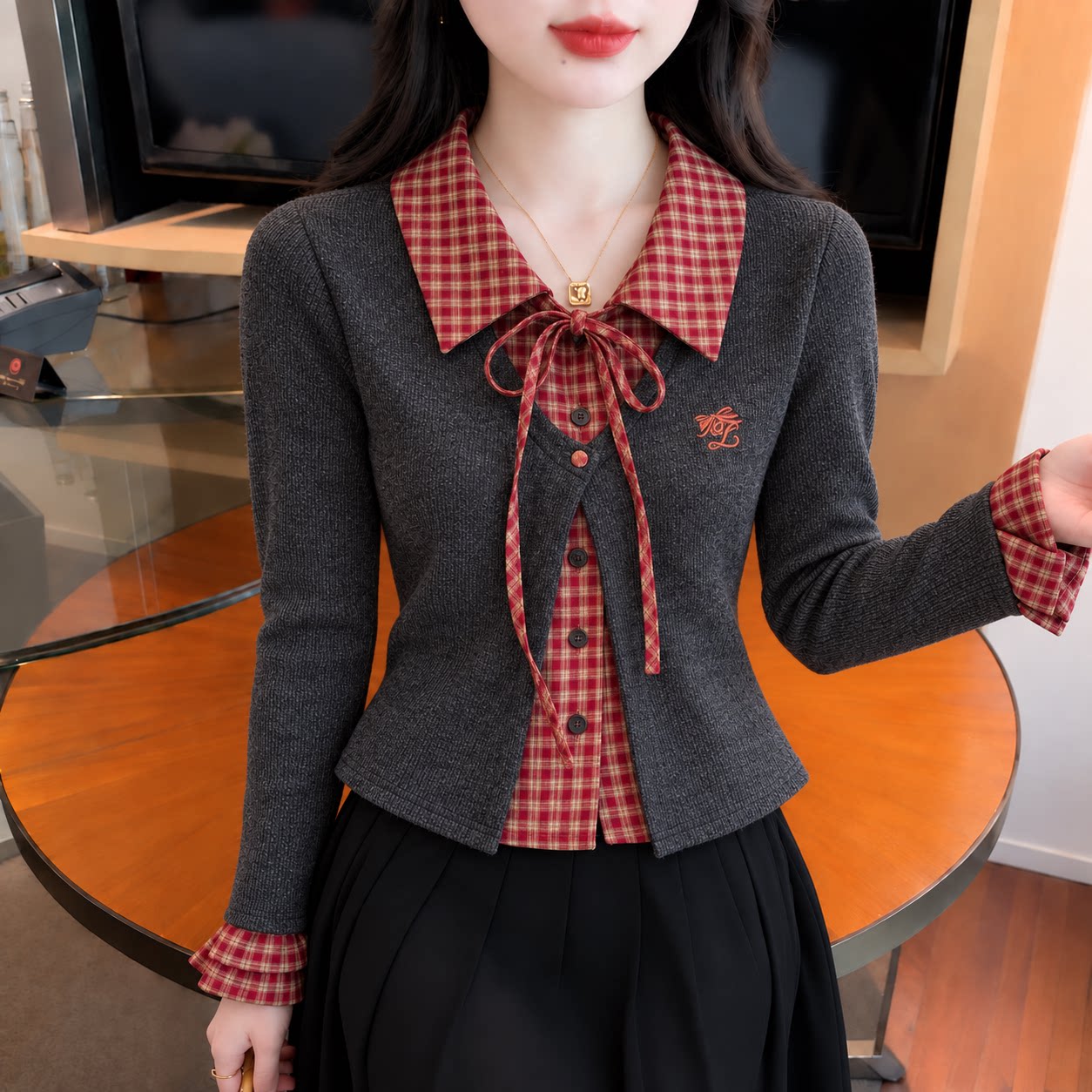 假两件格子拼接正肩衬衫女2026秋季新款法式复古别致遮肉针织上衣