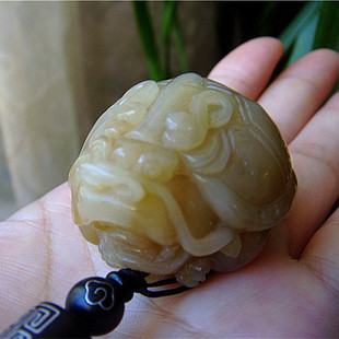 天然黄白老玉手把件和田玉把件正品A货岫岩老黄玉籽料手把件龙龟
