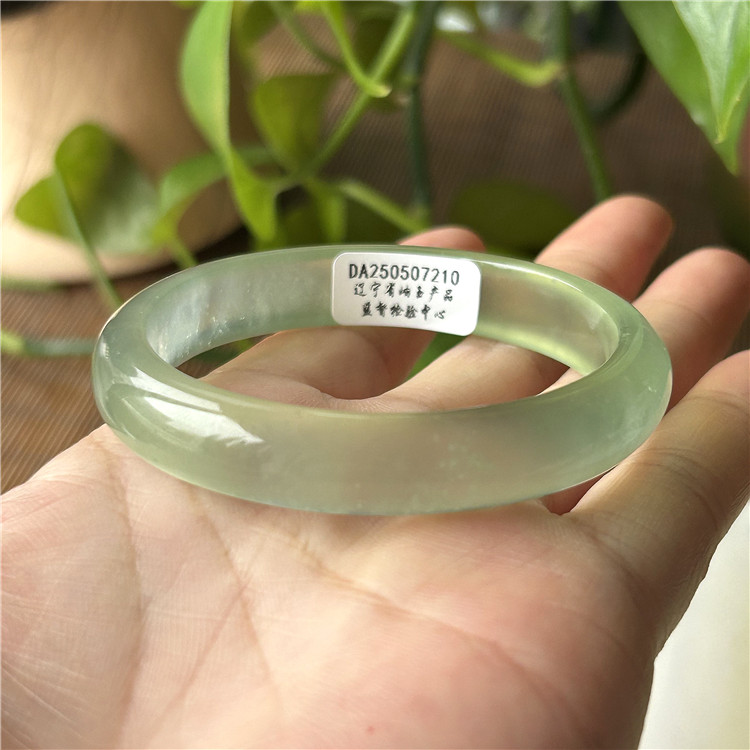 正品天然岫玉冰料手镯一物一图