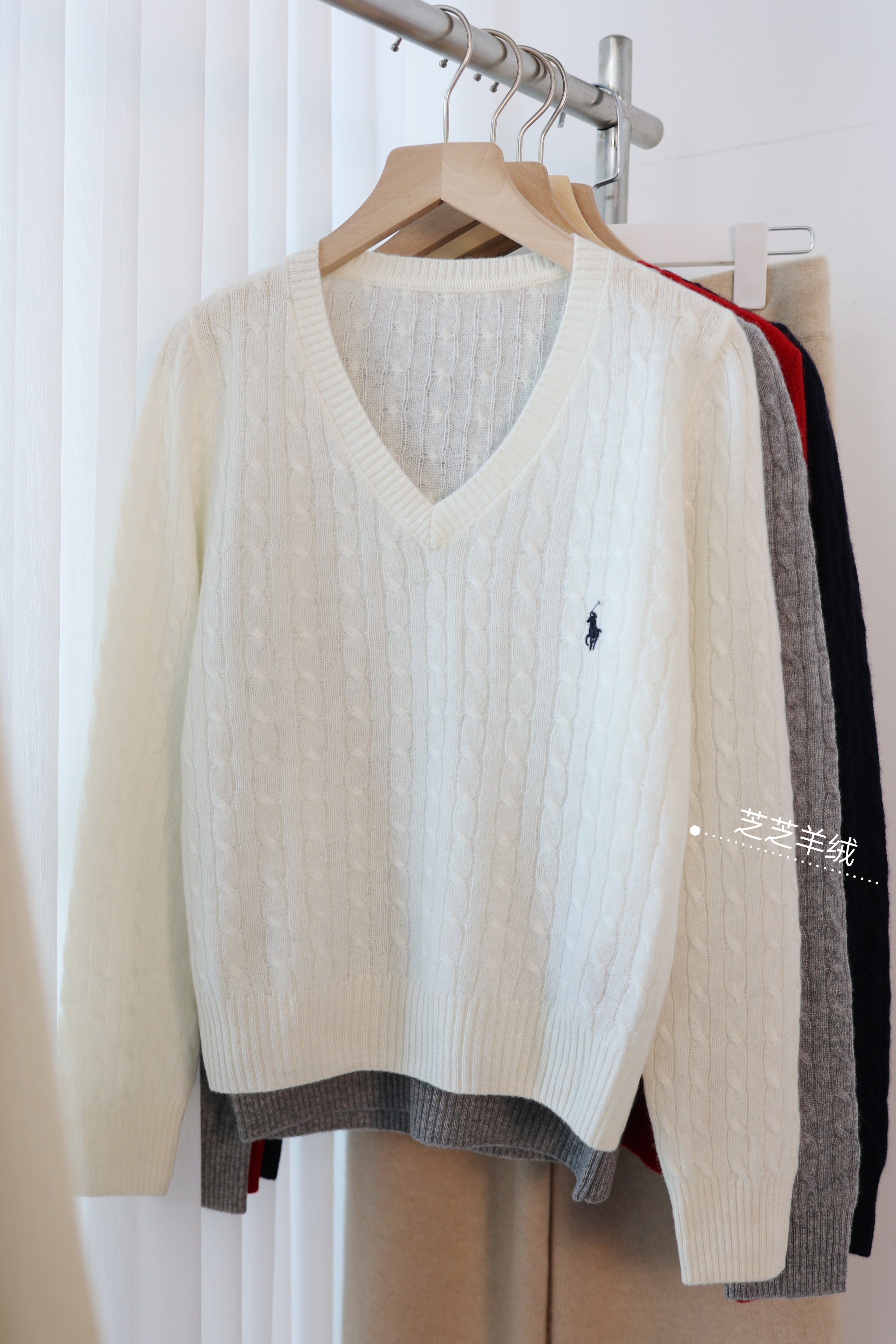 100%纯山羊绒衫V领纯色简约长袖套头小马标麻花休闲针织衫百搭