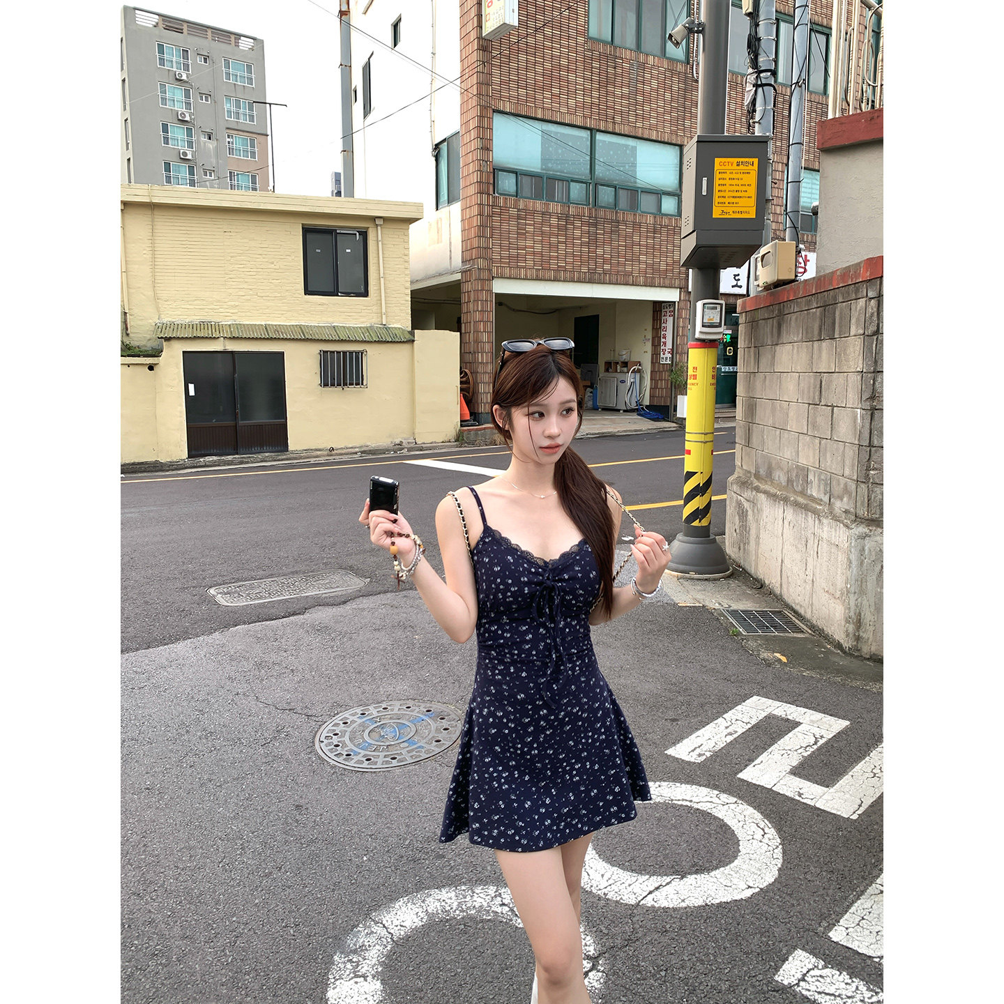 DDang 藏青色碎花吊带裙韩系入秋收腰显瘦百搭A字带胸垫连衣裙女