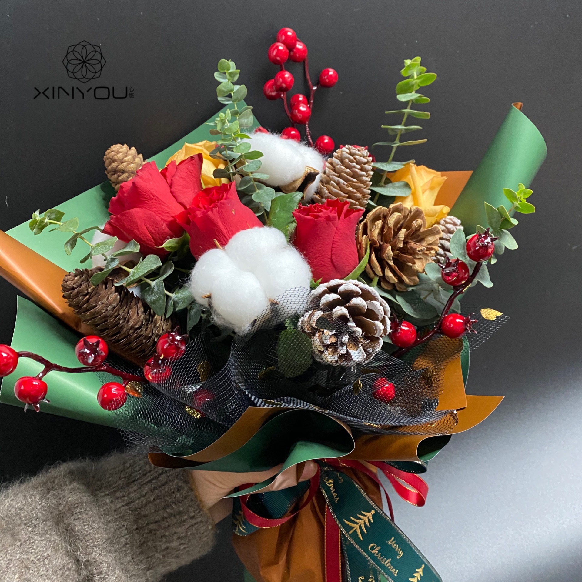 心悠圣诞节松石绿鲜花花束包装纸丝带棉花松果仿真红果花艺材料