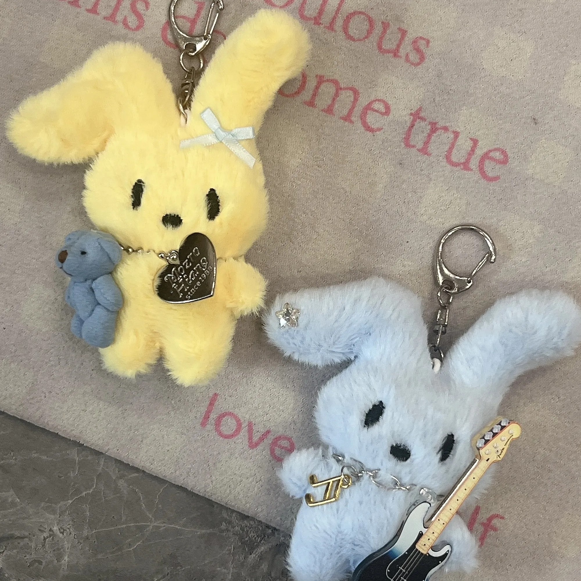 原创甜心小兔抱贝斯钥匙扣挂件配饰创意礼物贝斯薄荷绿兔挂绳版,服饰配件/皮带/帽子/围巾,包挂件,淘宝优惠券,粉丝福利购,淘宝优惠卷