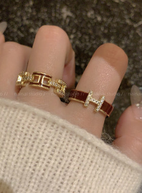 H字母戒指~新年酒红色高级感轻奢食指戒本命年小众设计气质指环女