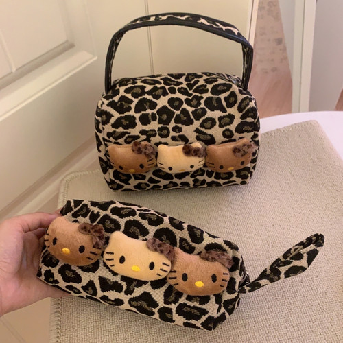 辣妹天菜！豹纹黑皮KT包包卡通猫咪手提包大容量化妆包便携零钱包 - 封面