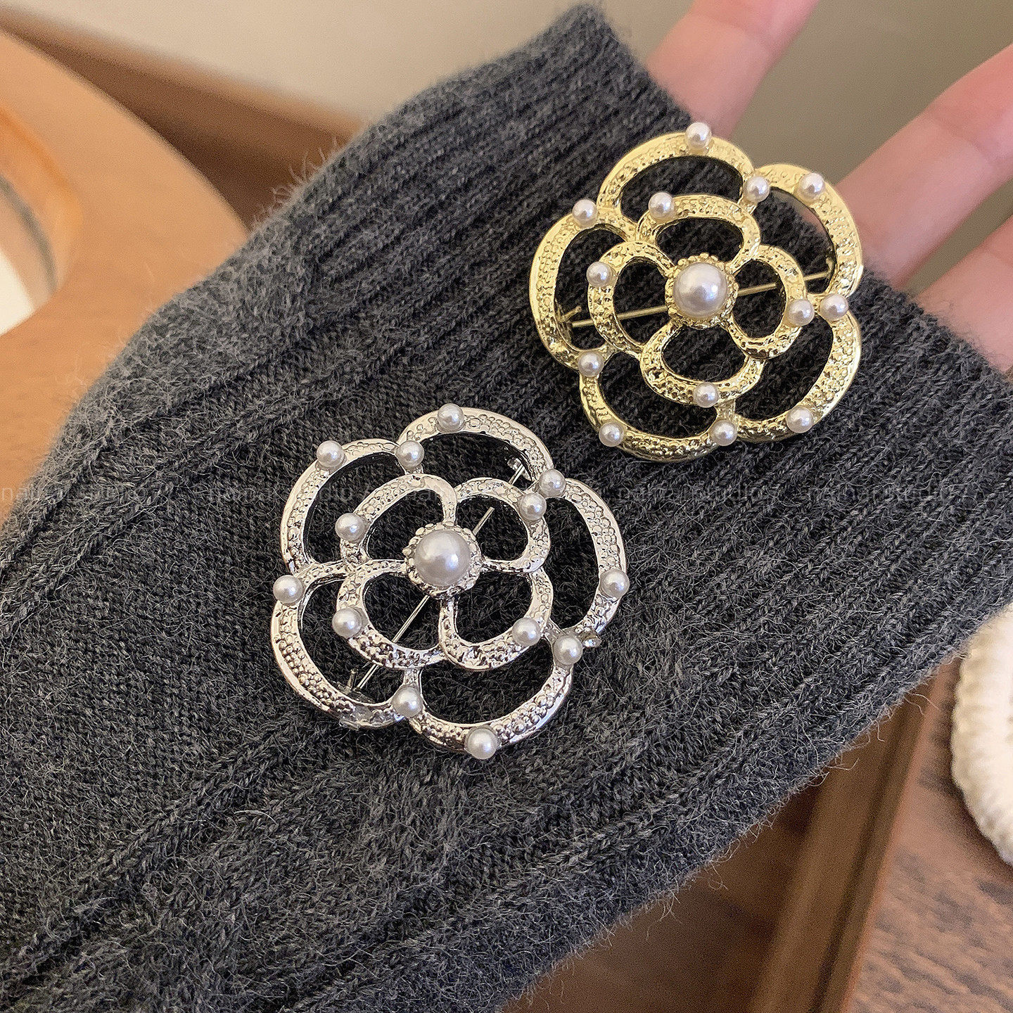 珍珠山茶花胸针~高级感复古法式小香风胸花大衣外套别针配饰女冬