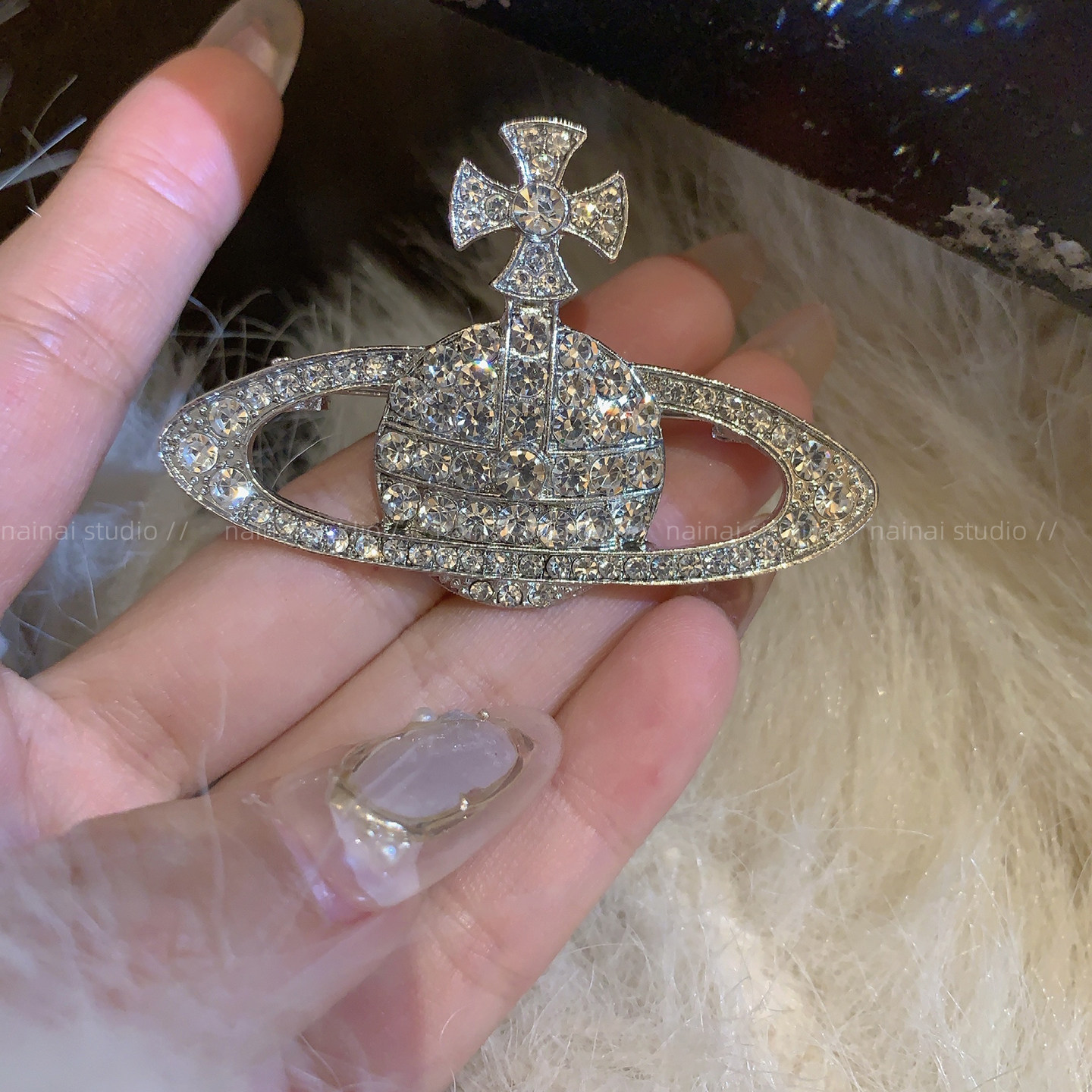 土星满钻胸针~高级感轻奢星球小众设计别针大衣西装胸花徽章配饰