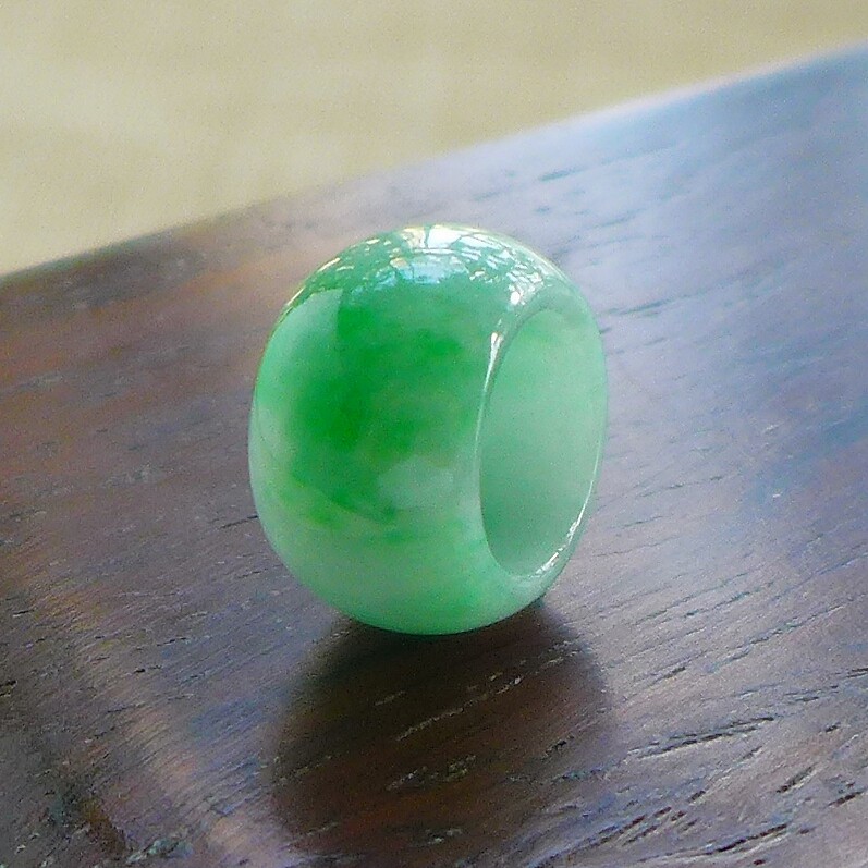 精品鉴定证084# A货老种阳绿水润饱满鼓珠路路通翡翠吊坠