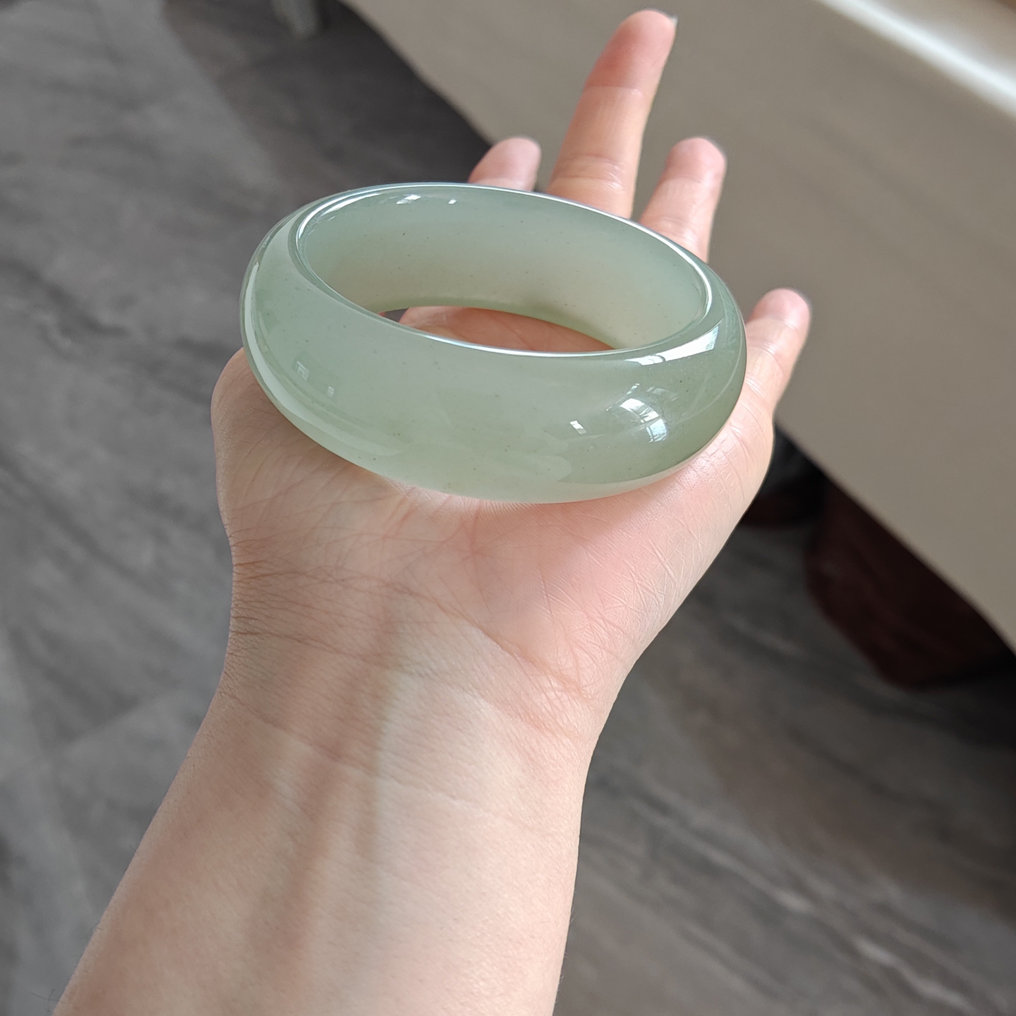 天然东陵玉晴水绿加宽手镯