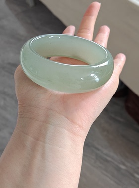 天然东陵玉晴水绿加宽手镯
