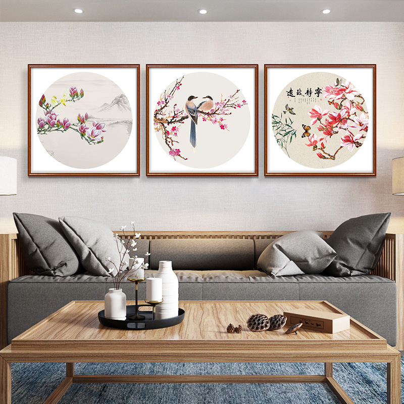 新中式简约玄关餐厅墙画花鸟挂画圆形实木框装饰画红梅花图案简单图片