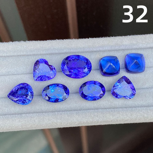 蓝色天然坦桑石5a皇家蓝