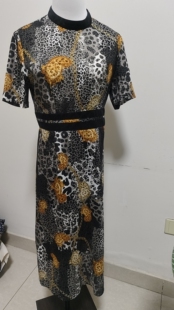 闲置短袖连衣裙胸围约92衣长98有瑕疵看图片描述喜欢带走