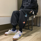 黑色