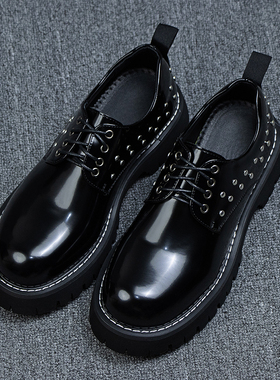 休闲皮鞋男2026新款英伦风黑色简约厚底鞋金属铆钉增高德比鞋