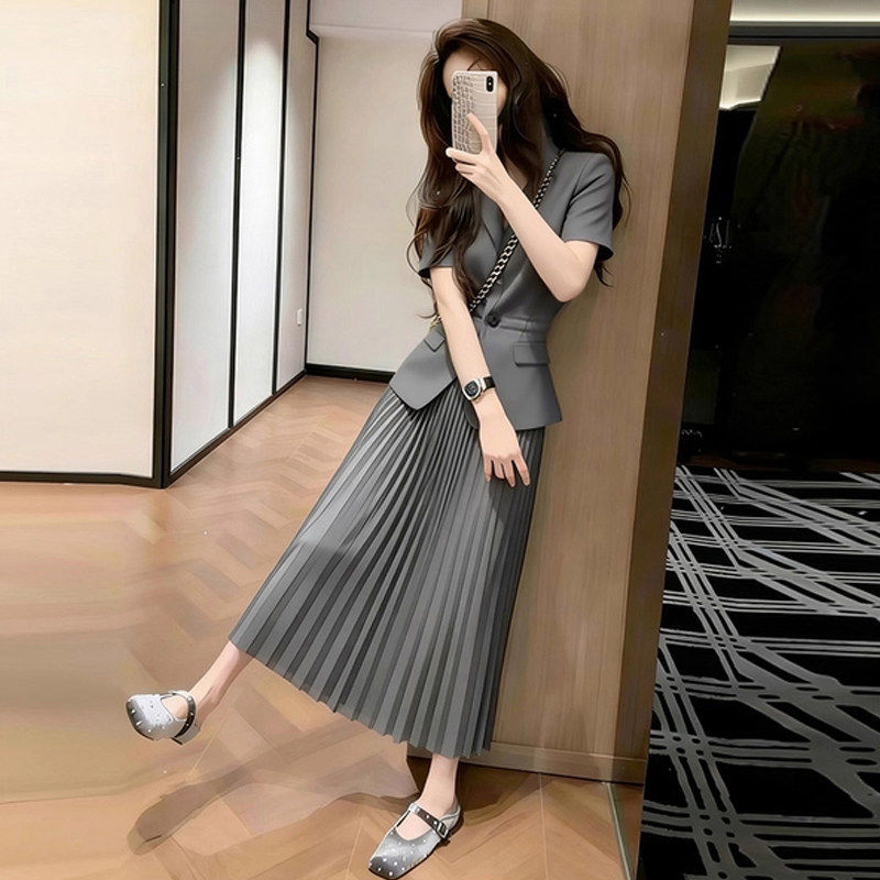 气质灰色西装上衣半身裙子两件套女26春小个子感超好看一整套