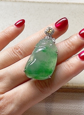 章华 18K金吊坠镶嵌天然A货翡翠冰种阳绿色雕刻福瓜吊坠挂件 高级