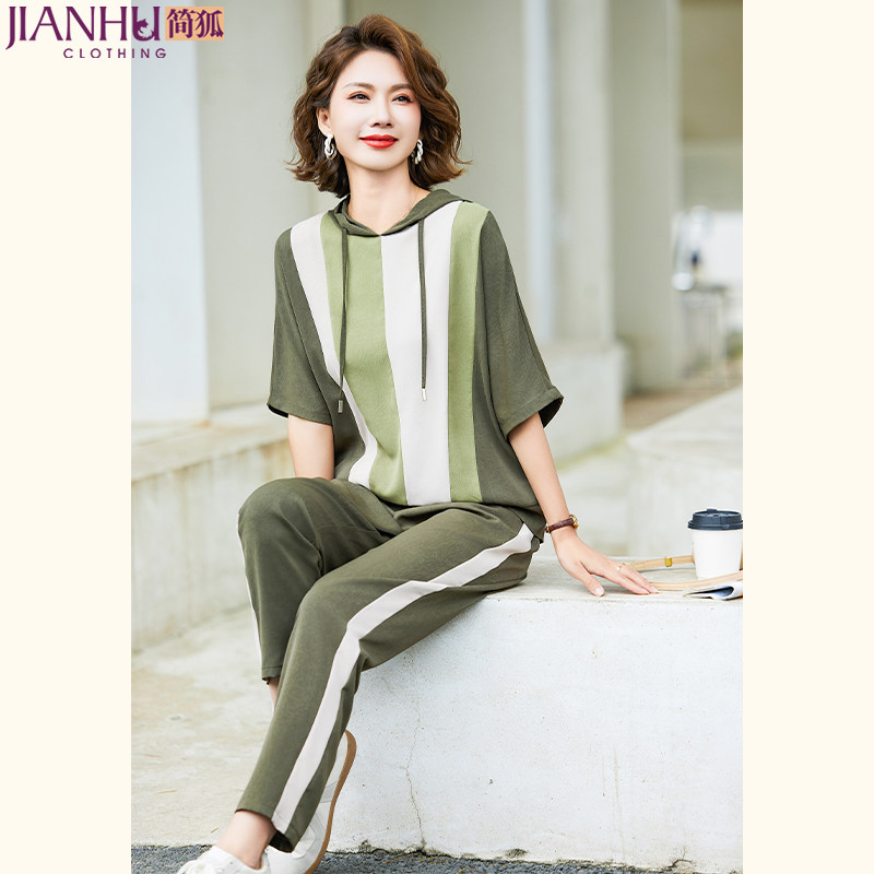 中年妈妈夏装短袖t恤2025新款中老年女装上衣洋气运动套装上衣服