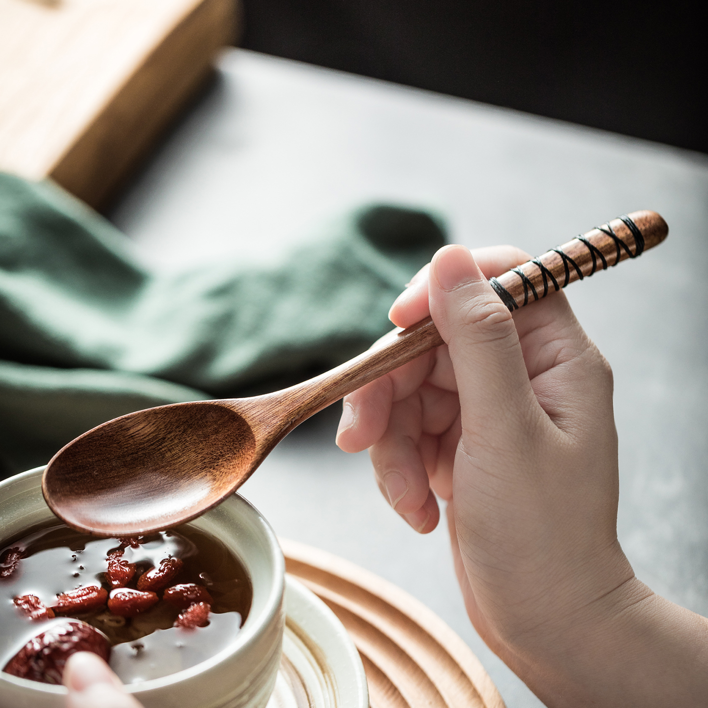 高档木制咖啡搅拌勺调羹勺大号汤勺长柄勺复古镂空缠线木勺甜品勺