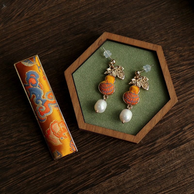 新款宋锦贵气黄色发夹耳钉套装旗袍汉服配饰品新中式复古穿搭配饰,饰品/流行首饰/时尚饰品新,民族风发饰,淘宝优惠券,粉丝福利购,淘宝优惠卷