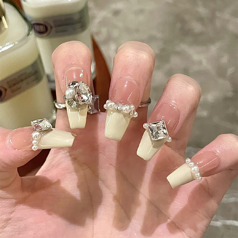 酸奶甜心/甜心辣妹米白色极光钻法式边手工美甲菱形钻珍珠穿戴甲