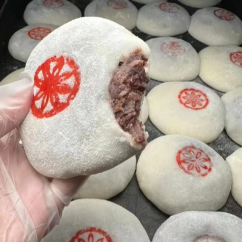 南大门喜饼 一盒4个 糯糯叽叽的外皮 自家蒸的豆子加入黄油 爆浆