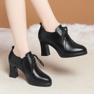 系带鞋子女春秋妈妈单鞋2025新款秋冬加绒皮鞋舒适不累脚高跟女鞋