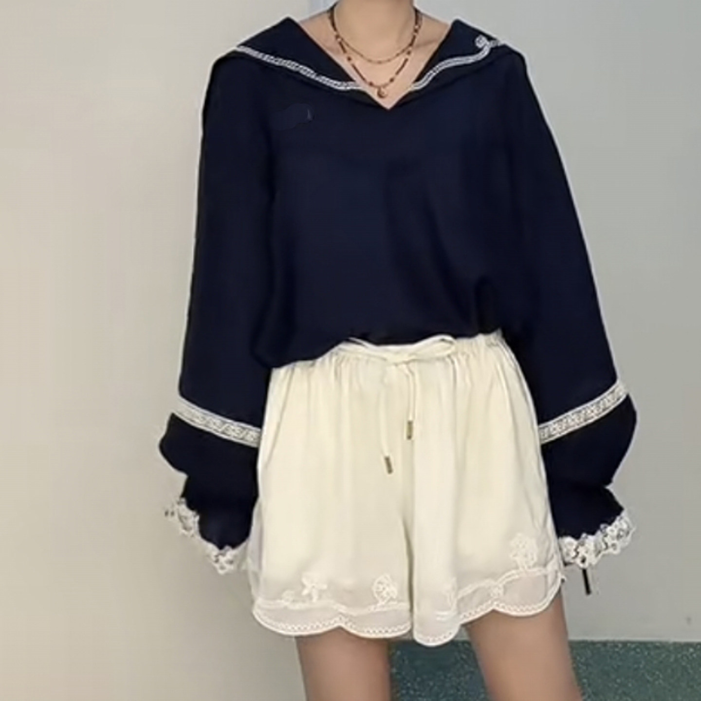 现货2026春季新学院风镂空刺绣海军领套头衬衫女UY26172Z139133