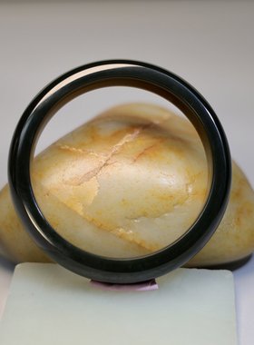 秋会长新疆和田玉黑青籽料手镯