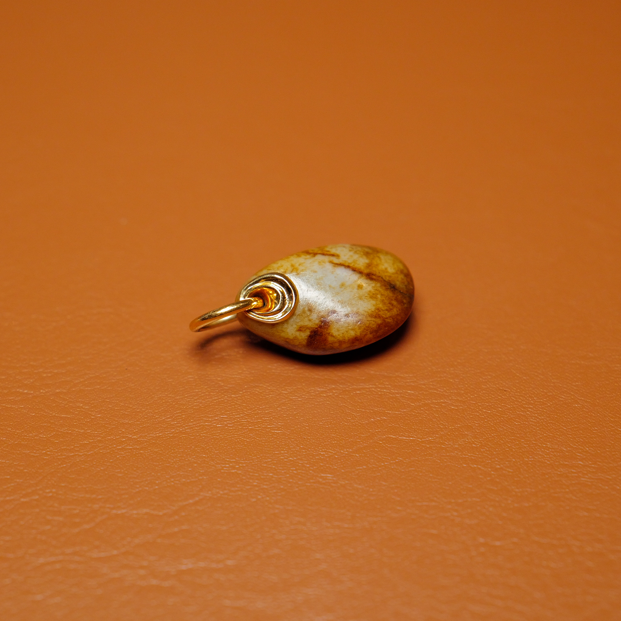 秋会长的和田玉籽料原石配饰挂机