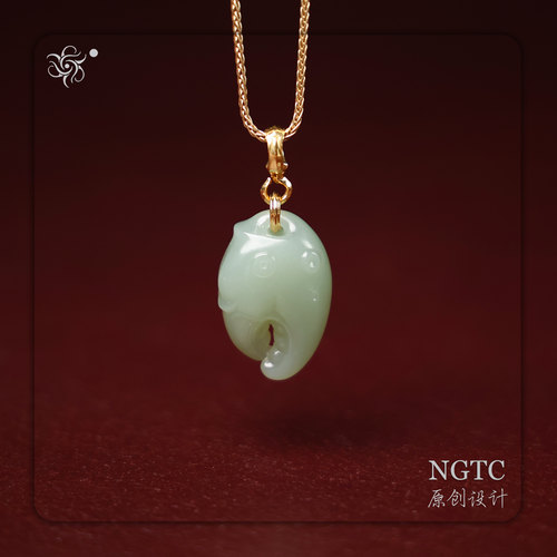 秋会长的和田玉新疆天然青玉籽蟹钳挂件原创配饰NGTC·N1子料大证