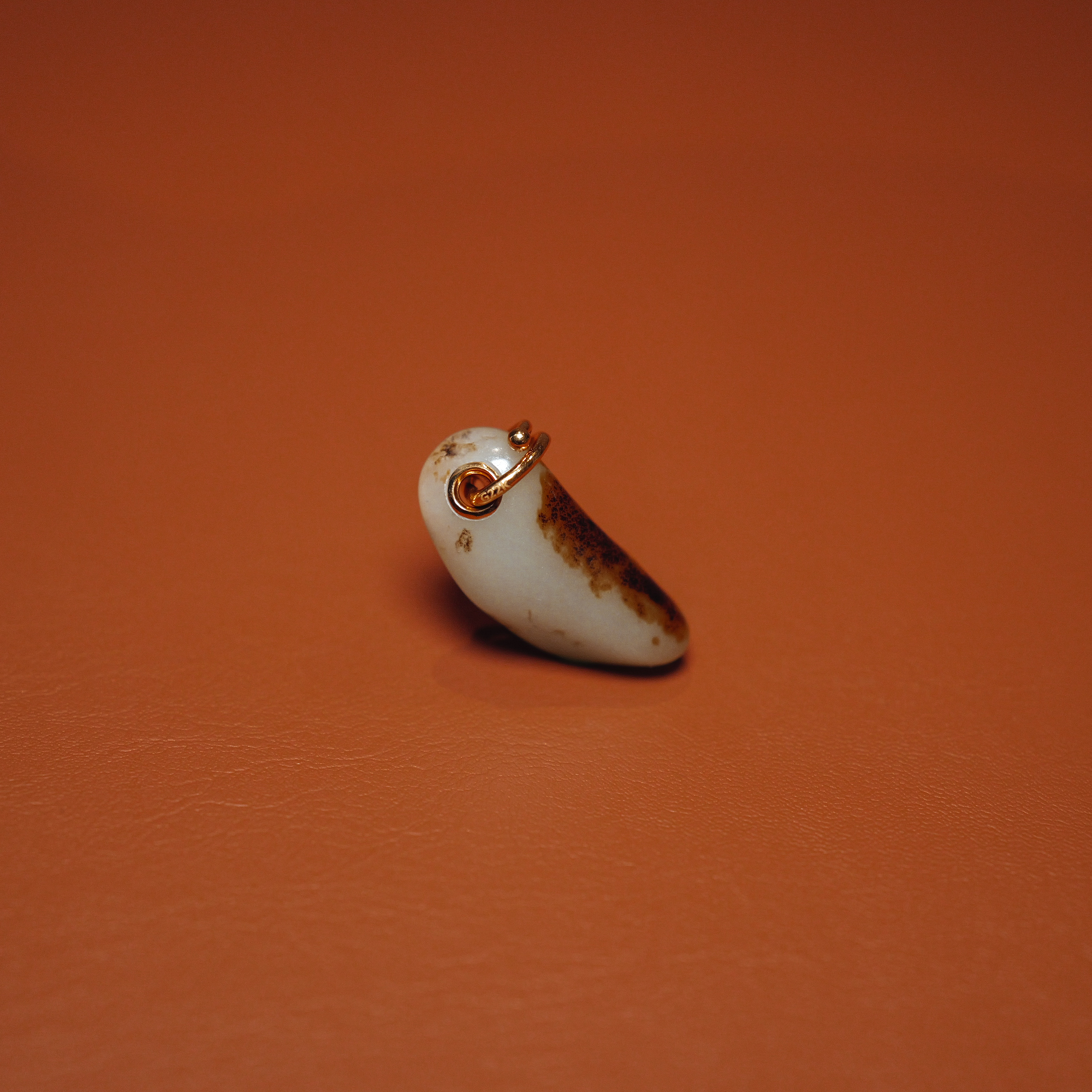 秋会长的和田玉籽料镶嵌国检挂件