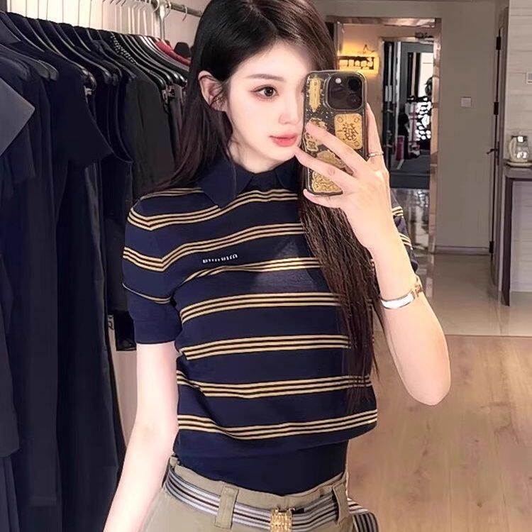 夏季新款miu系学院风横条纹撞色polo衫T恤女短袖正肩薄款针织上衣 - 实物图