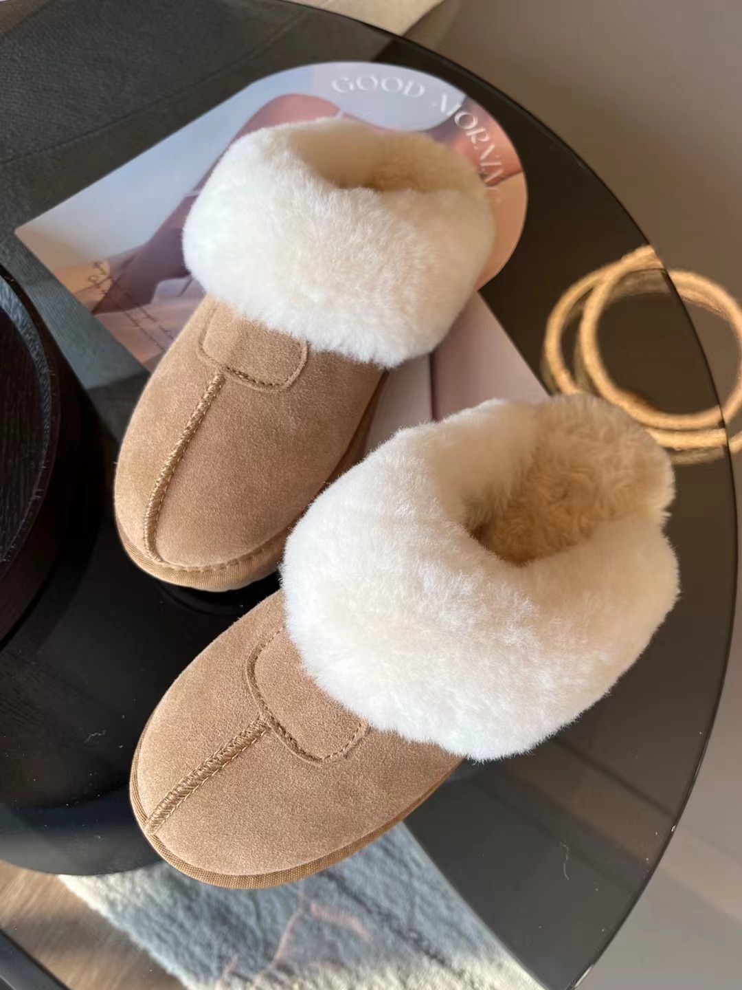 60-1磨砂牛皮材质 大毛口羊毛 内里乳胶垫厚毛 脚感觉了 4cm厚度