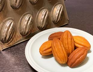 日本千代田cuoca×CHIYODA联名可可果8连不沾玛德琳烘焙模具