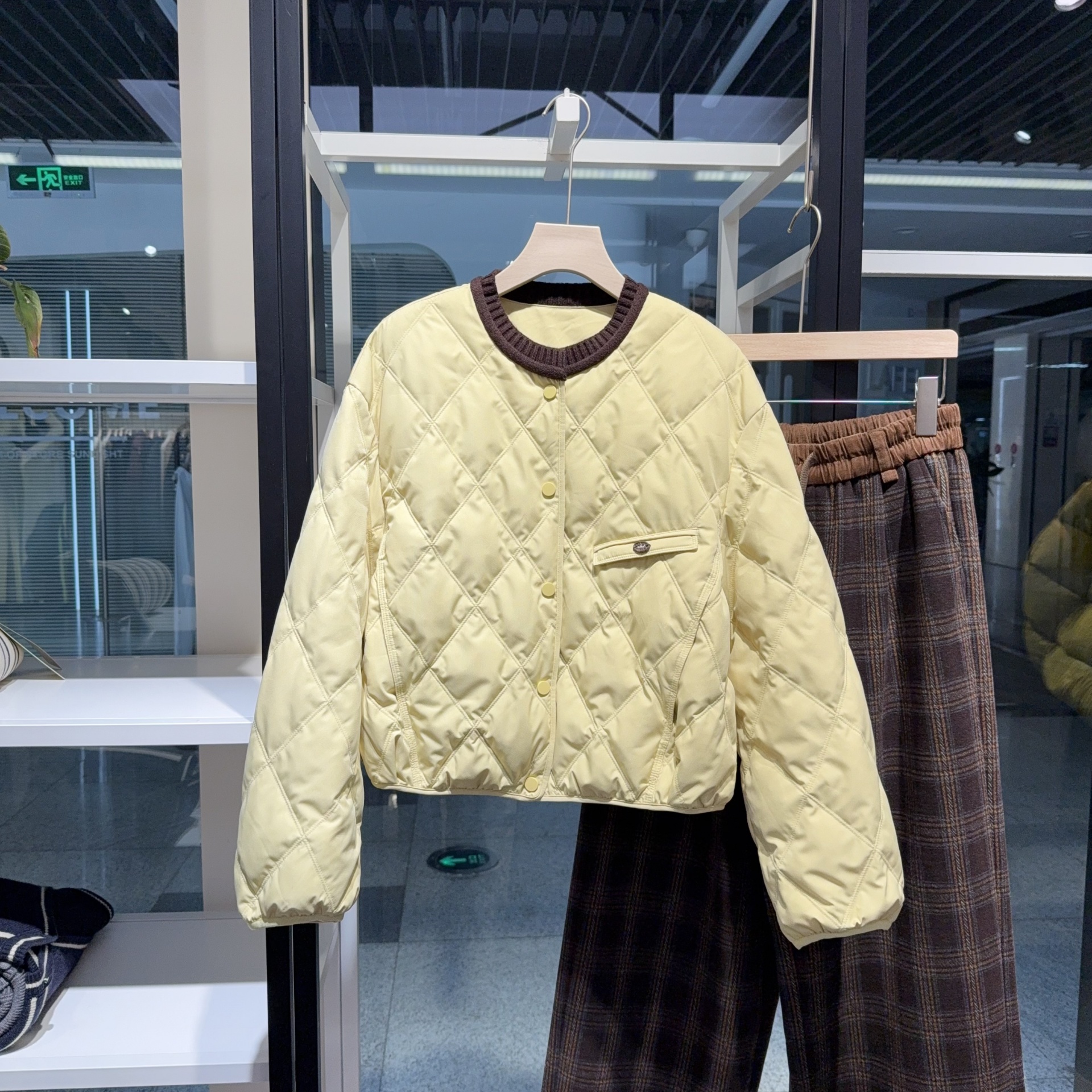 韩版宽松菱格轻便羽绒服90白鸭绒女短款小个子圆领显瘦外套