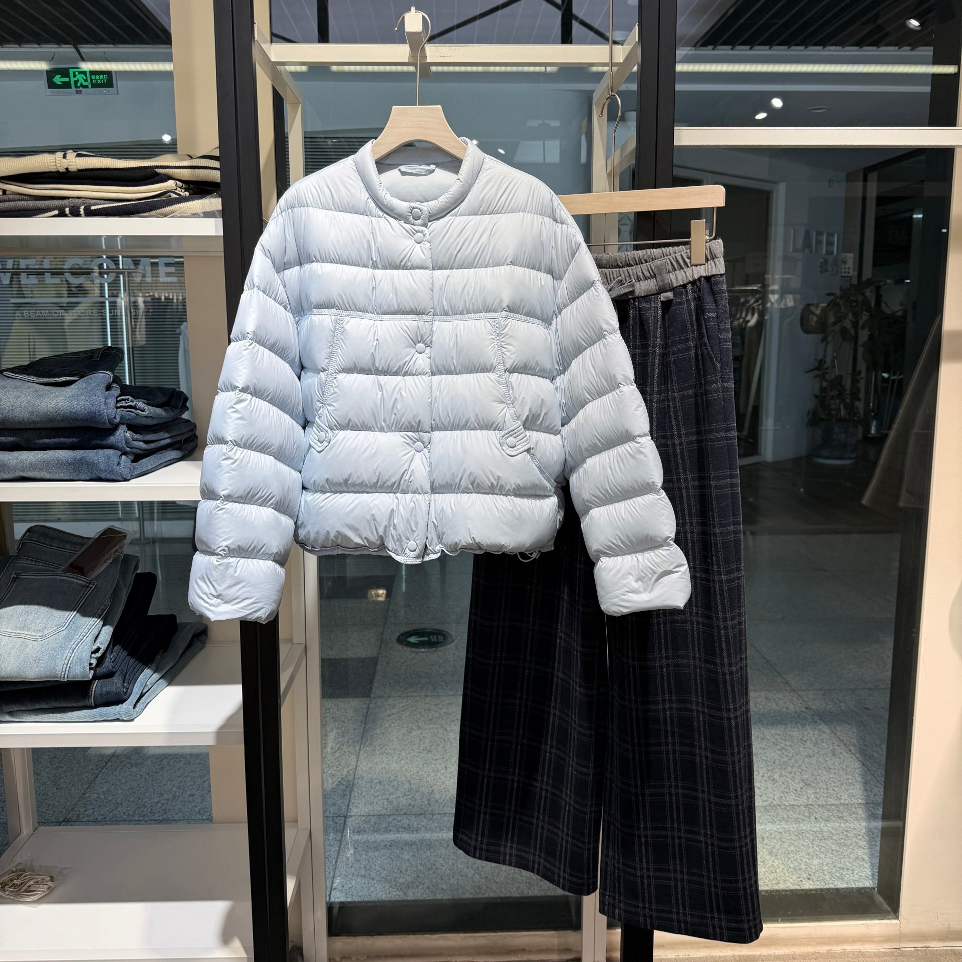 韩系简约圆领轻便短款排骨羽绒服90白鸭绒2025冬装保暖外套