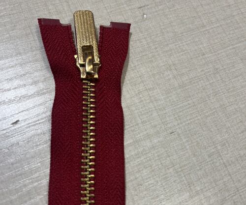 金属铜拉链 红色 66.5cm。 2根