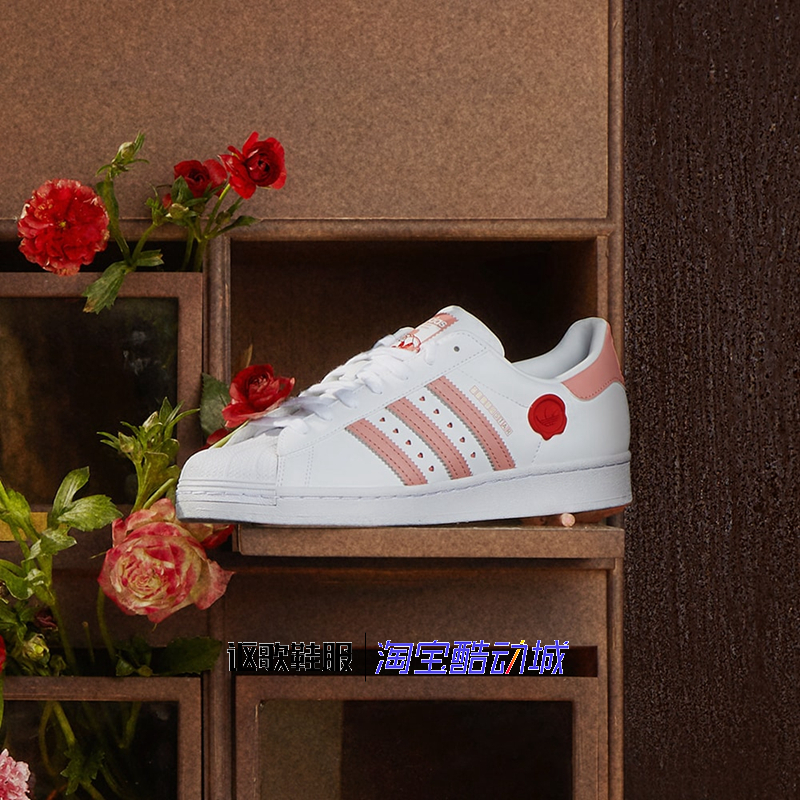 阿迪达斯三叶草女子运动休闲板鞋