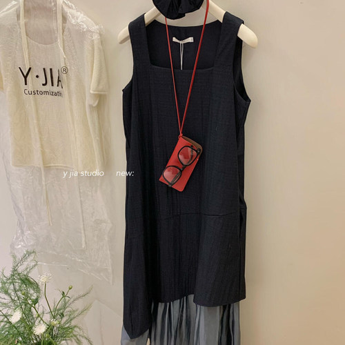 清冷感撞色下摆拼接背心连衣裙女