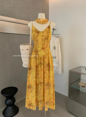 Y.JIA伊嘉十三行夏季气质度假风显瘦印花V领吊带连衣裙配飘带5608