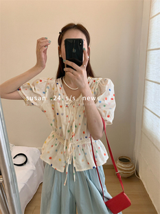 SUSAN彩色波点系带泡泡袖衬衫女夏季新款荷叶边显瘦短款绝美上衣